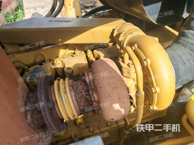 發(fā)動機左側全景(推土機發(fā)動機艙) 發(fā)動機左側全景(推土機發(fā)動機艙)