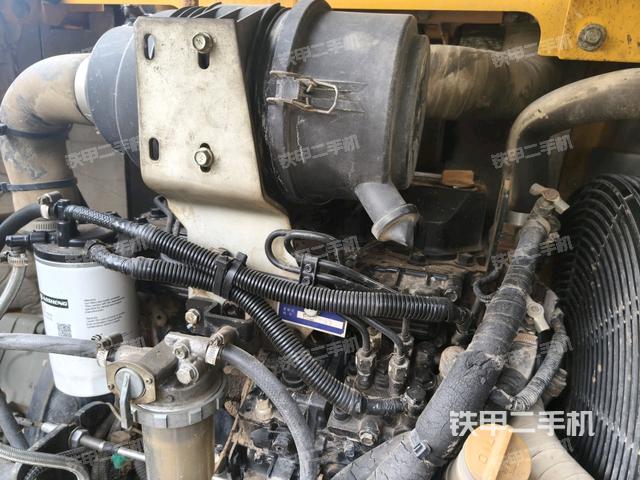 發(fā)動(dòng)機(jī)室（上車(chē)部件）