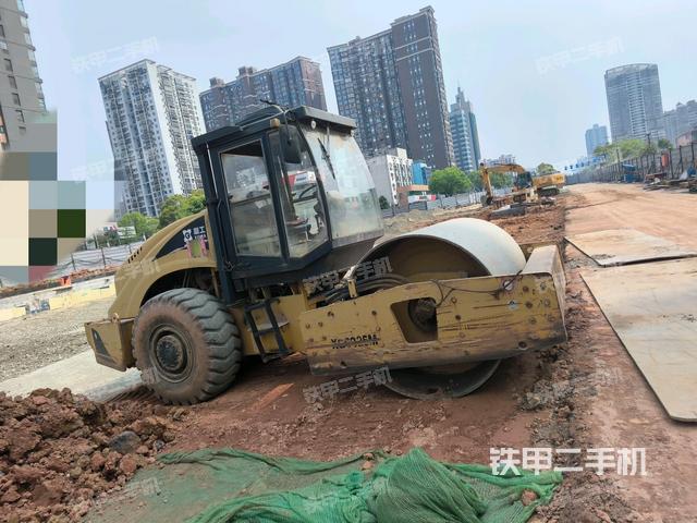 右前45°（壓路機整機外觀）