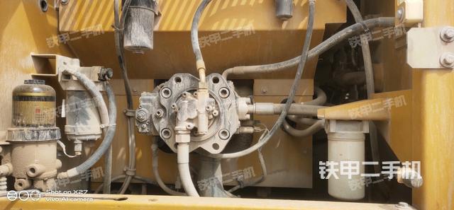 液壓泵艙室正面整體(整機(jī)外觀) 液壓泵艙室正面整體(整機(jī)外觀)