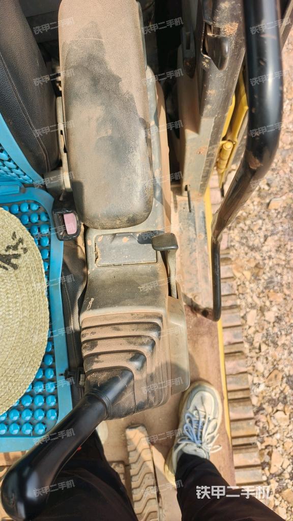 座椅左侧控制台/音响/含左手柄（驾驶室部分）