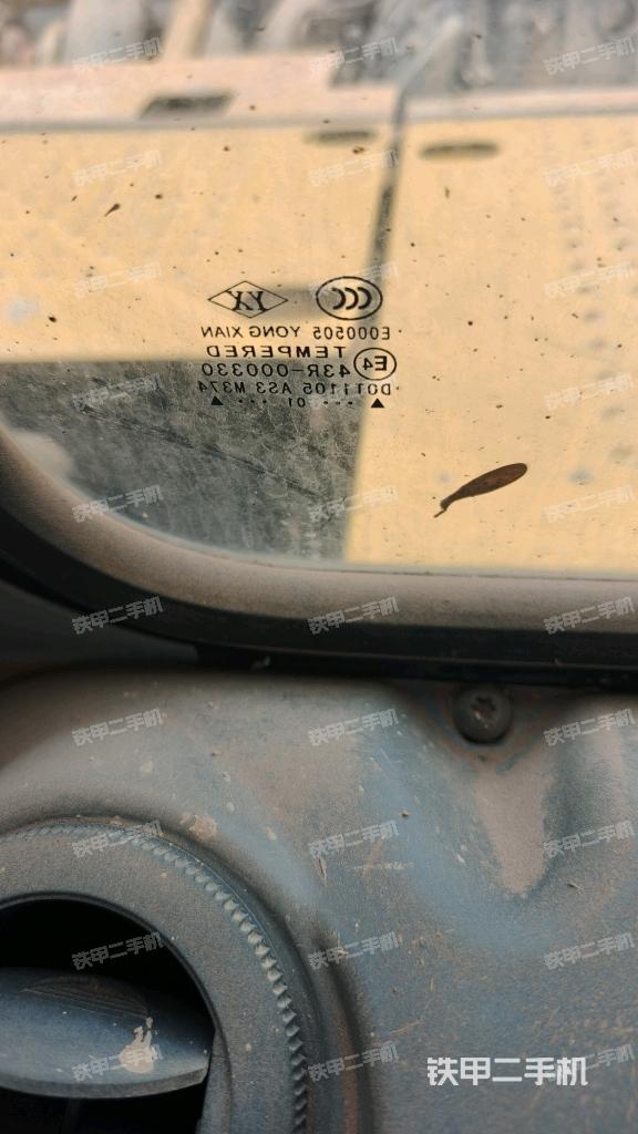 后窗玻璃角标（驾驶室部分）