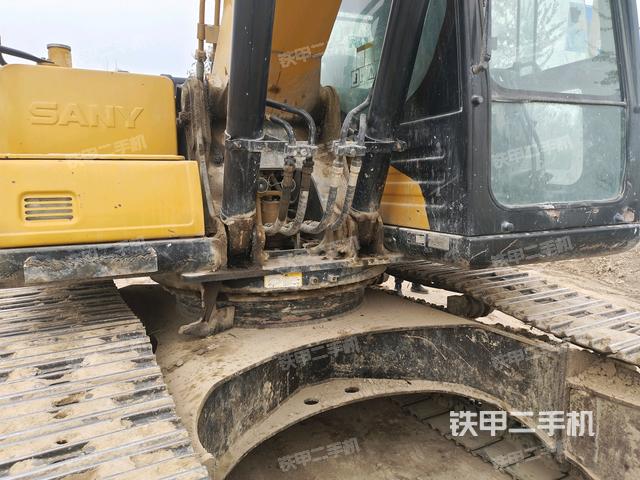 轉(zhuǎn)盤和下車架正前（工作和回轉(zhuǎn)裝置）