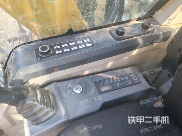 座椅右側(cè)控制臺(tái)/鑰匙門/油門/含右手柄（駕駛室部分）