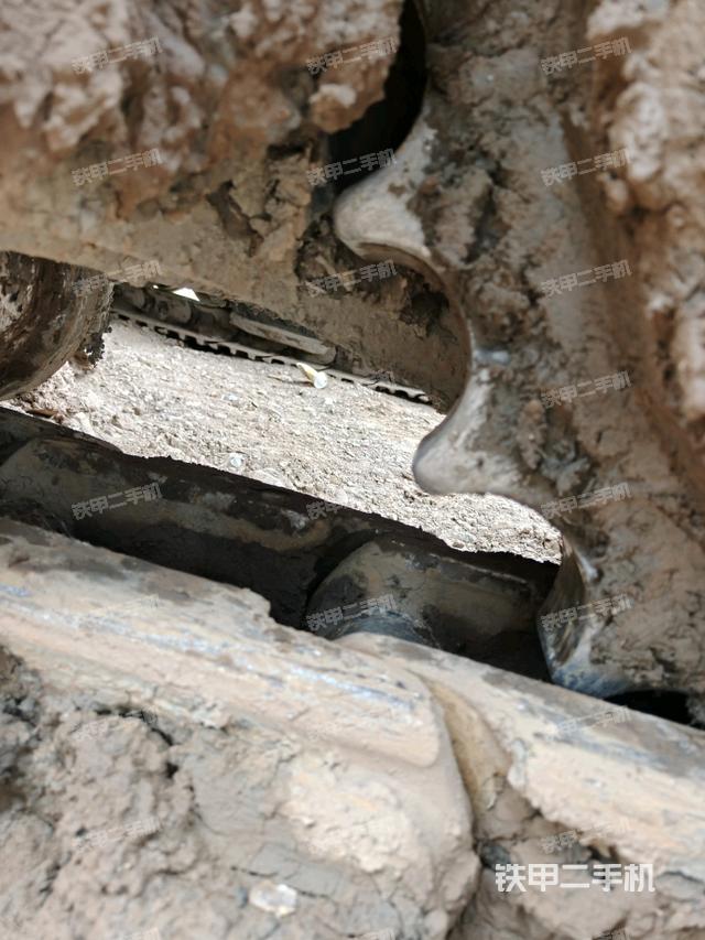 左驅(qū)動輪（行走機構(gòu)）