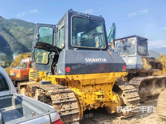 左后45°(推土機整車外觀) 左后45°(推土機整車外觀)