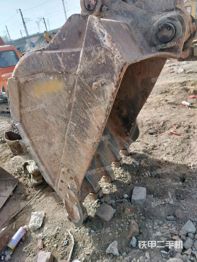 鏟斗右后整體（工作和回轉(zhuǎn)裝置）