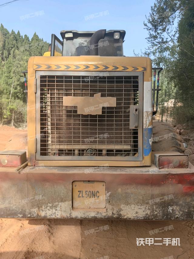 正后方(整機(jī)外觀) 正后方(整機(jī)外觀)