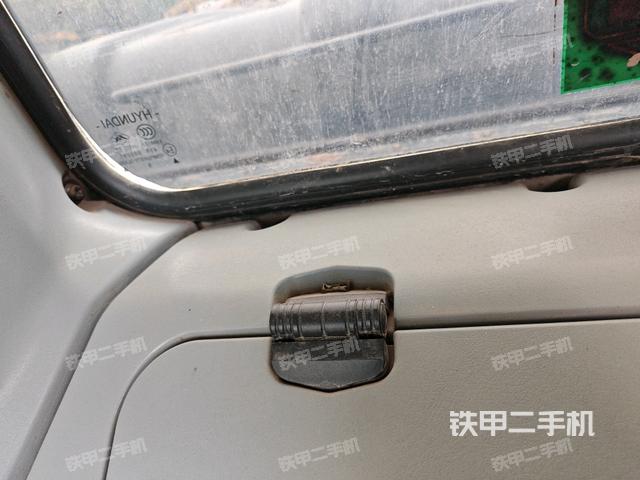 后窗玻璃角標(駕駛室部分) 后窗玻璃角標(駕駛室部分)