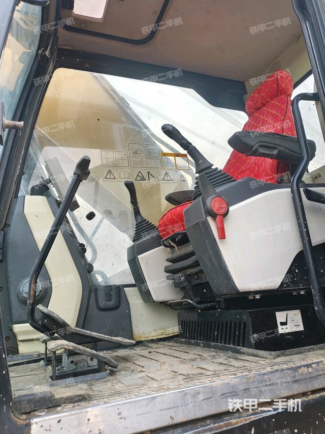 駕駛室正側(cè)（駕駛室部分）