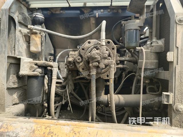 液壓泵艙室正面整體(整機(jī)外觀) 液壓泵艙室正面整體(整機(jī)外觀)