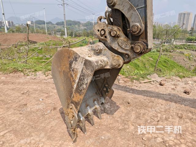 铲斗右后整体（工作和回转装置）