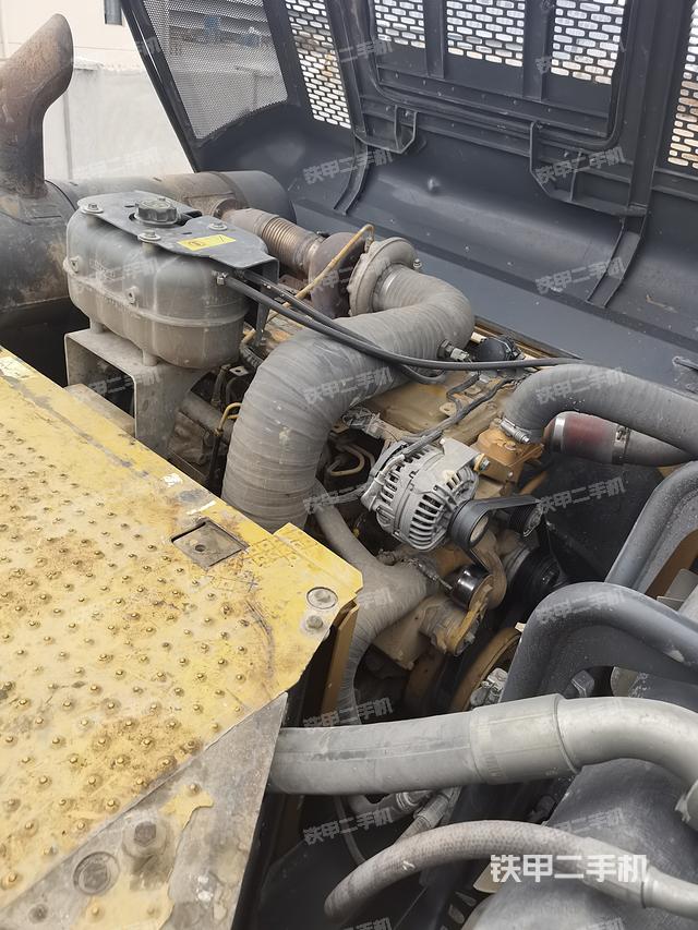 駕駛室頂部（整機外觀）