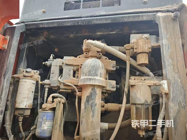 液壓泵艙室正面整體（整機(jī)外觀(guān)）