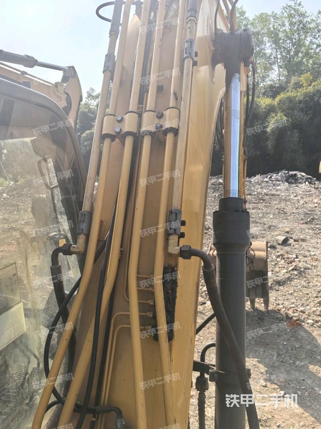 大臂背部俯視（工作和回轉(zhuǎn)裝置）