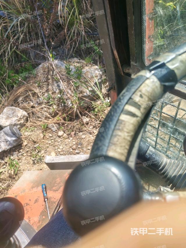 右側玻璃角標(駕駛室部分) 右側玻璃角標(駕駛室部分)