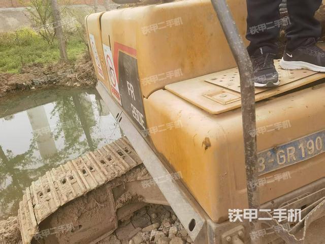 單側(cè)履帶整體（整機(jī)外觀）