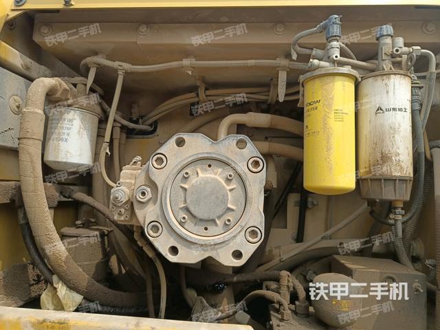 液壓泵艙室正面整體(整機外觀) 液壓泵艙室正面整體(整機外觀)