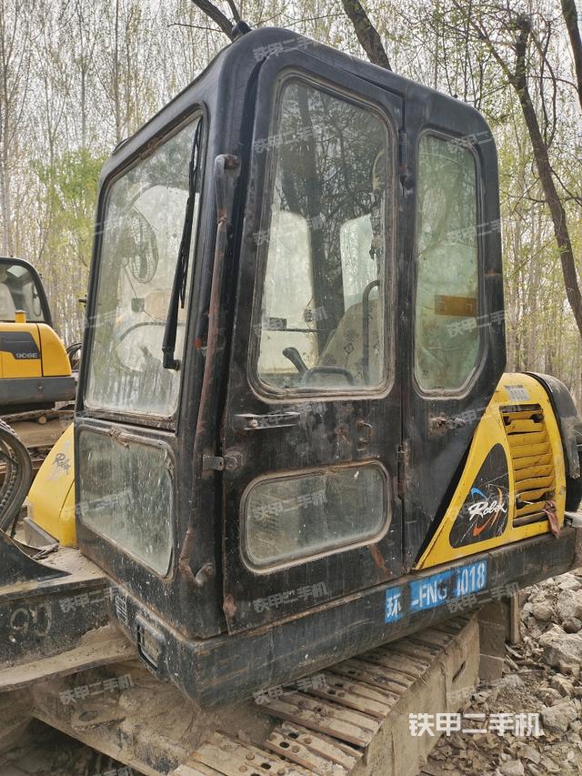 ?駕駛室正側(cè)（駕駛室部分）