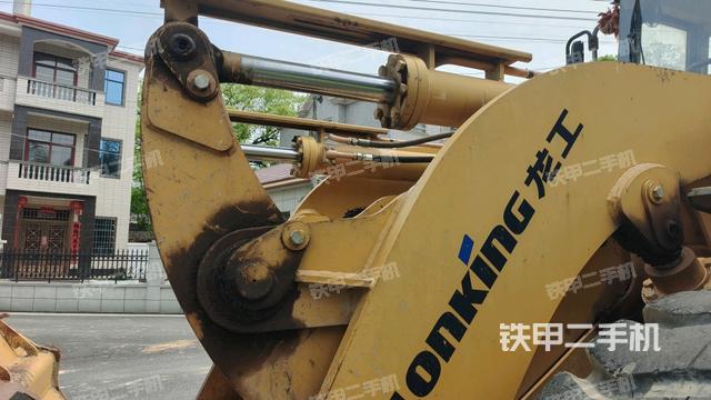 鏟斗油缸側(cè)面（工作裝置）