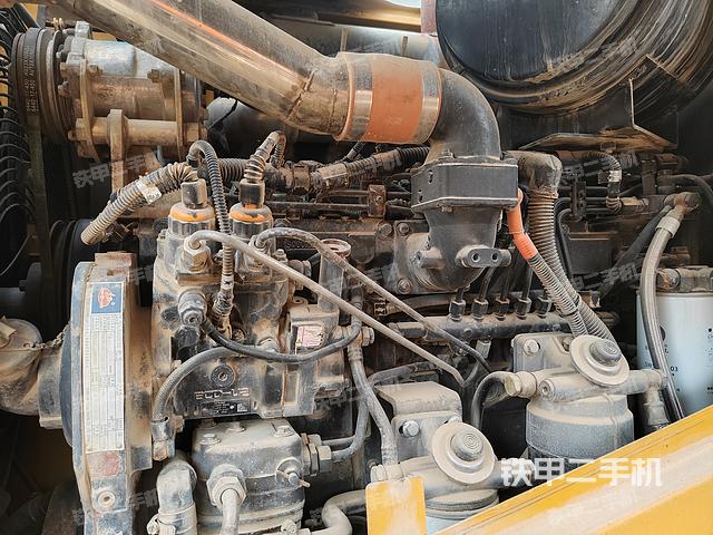 發(fā)動機右側(cè)（整機外觀及大件）