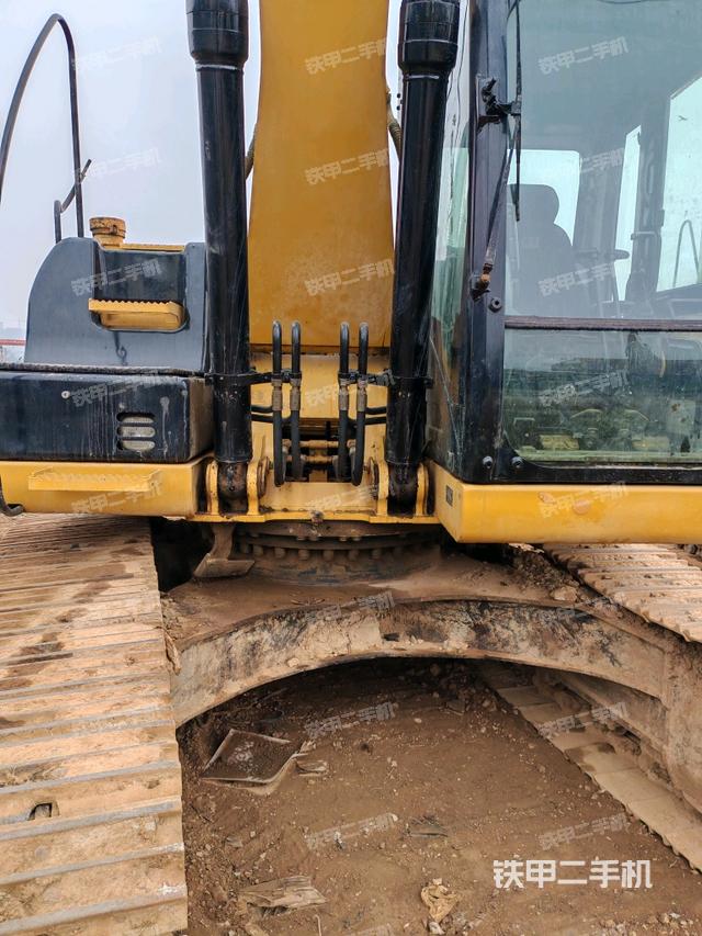 大臂油缸整體?豎拍（工作和回轉(zhuǎn)裝置）