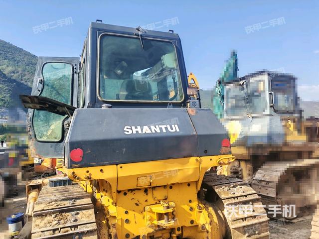 設備正前全景(推土機整車外觀) 設備正前全景(推土機整車外觀)