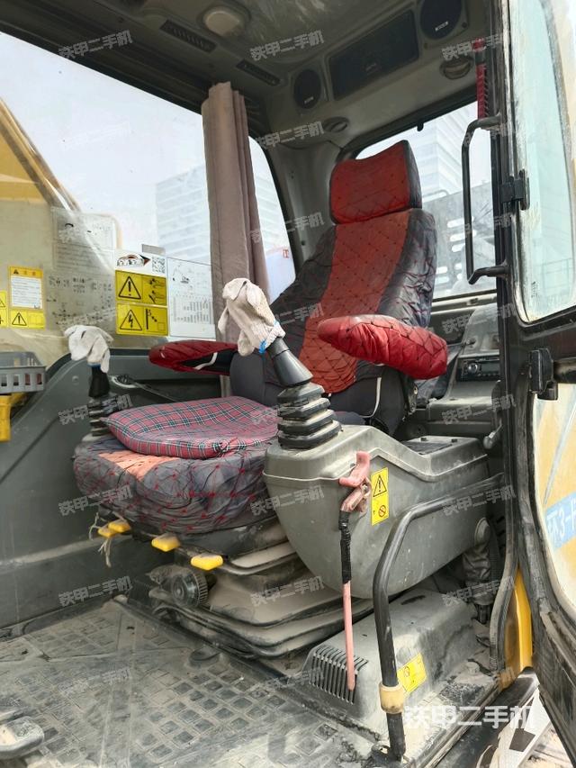 駕駛室整體（整機(jī)外觀）