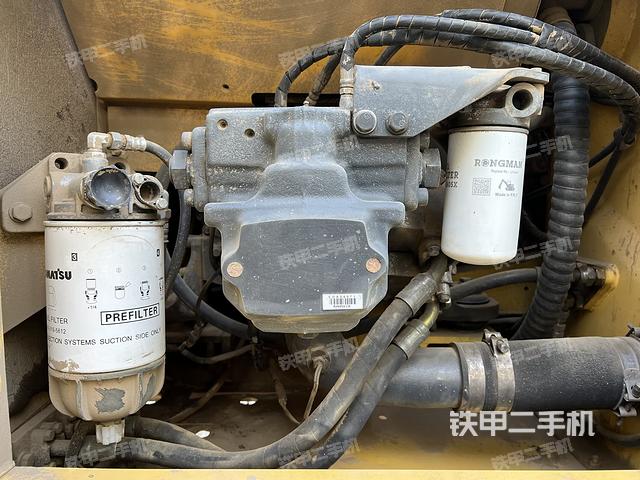 液壓泵艙室正面整體(整機外觀) 液壓泵艙室正面整體(整機外觀)