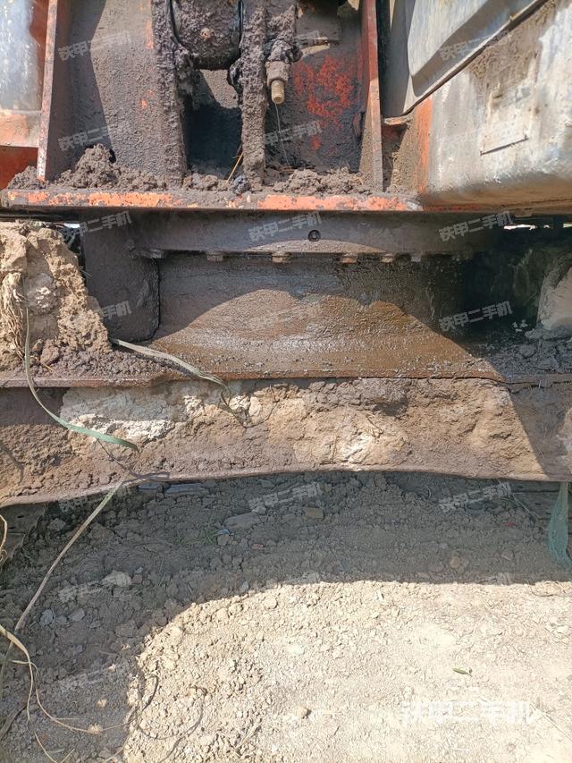 轉(zhuǎn)盤和下車架正前(工作和回轉(zhuǎn)裝置) 轉(zhuǎn)盤和下車架正前(工作和回轉(zhuǎn)裝置)