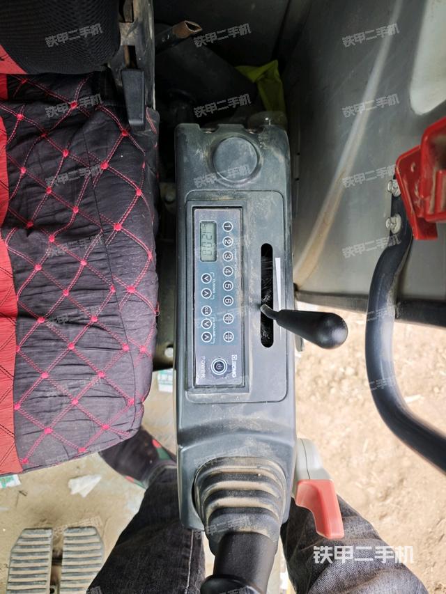 座椅右側(cè)控制臺/鑰匙門/油門/含右手柄（駕駛室部分）