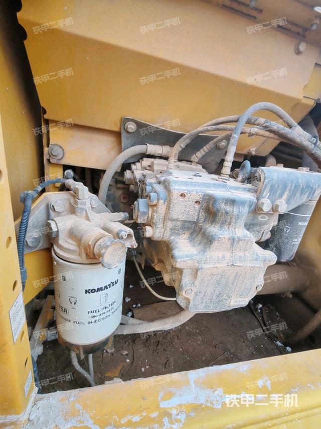 液壓泵艙室正面整體（整機(jī)外觀）