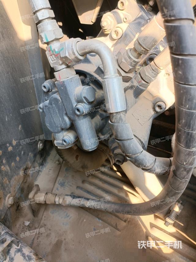 液壓泵艙室正面整體(整機(jī)外觀) 液壓泵艙室正面整體(整機(jī)外觀)