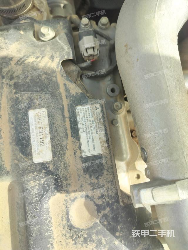 氣門(mén)室蓋螺絲特寫(xiě)（上車(chē)部件）