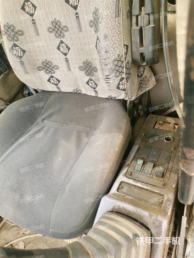 座椅左側(cè)控制臺/音響/含左手柄（駕駛室部分）