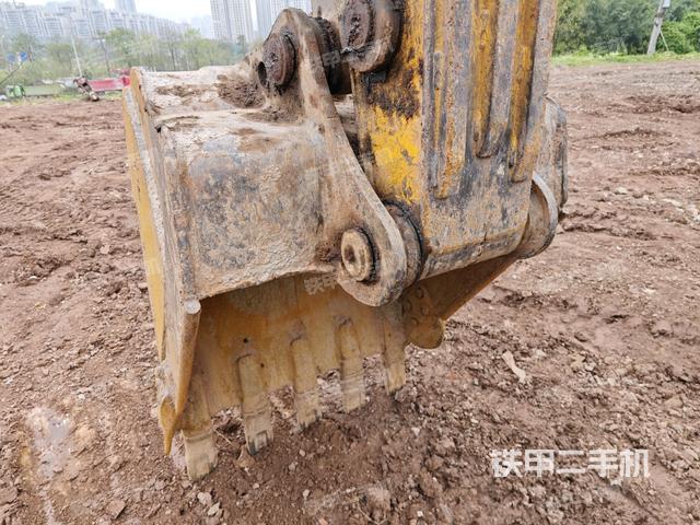 鏟斗右后整體(工作和回轉裝置) 鏟斗右后整體(工作和回轉裝置)