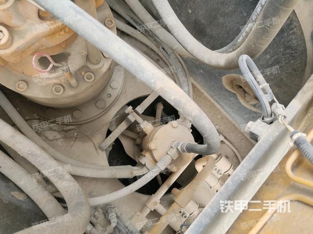 中央回轉(zhuǎn)接頭特寫（上車部件）