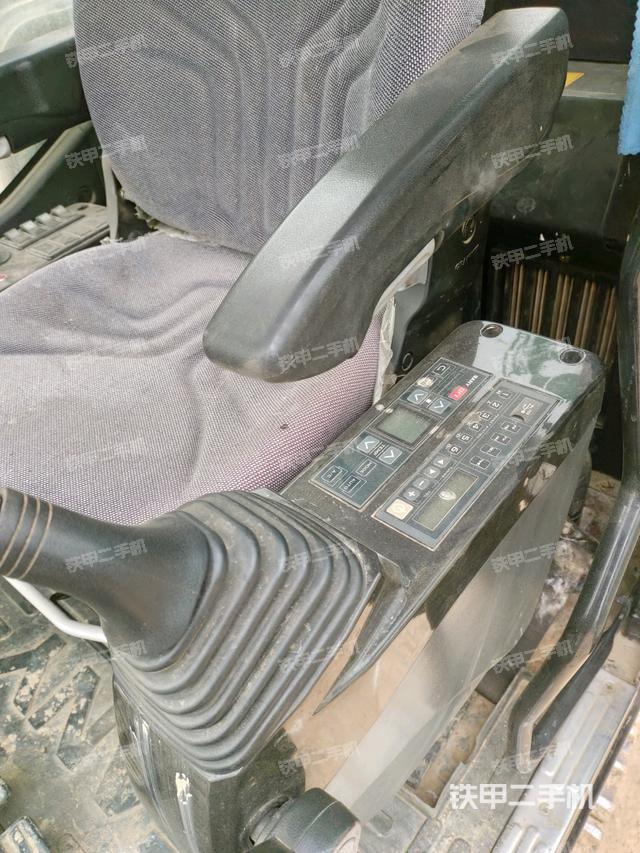 座椅右側(cè)控制臺/鑰匙門/油門/含右手柄（駕駛室部分）