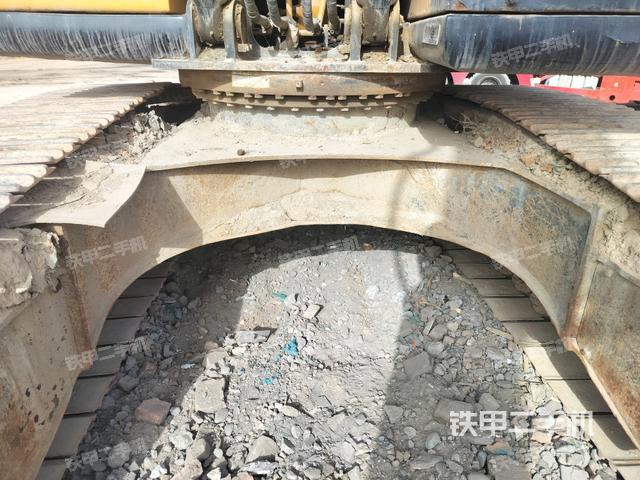 轉(zhuǎn)盤(pán)和下車(chē)架正前（工作和回轉(zhuǎn)裝置）