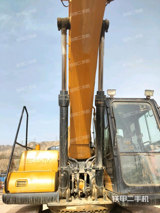 大臂油缸整體?豎拍（工作和回轉(zhuǎn)裝置）