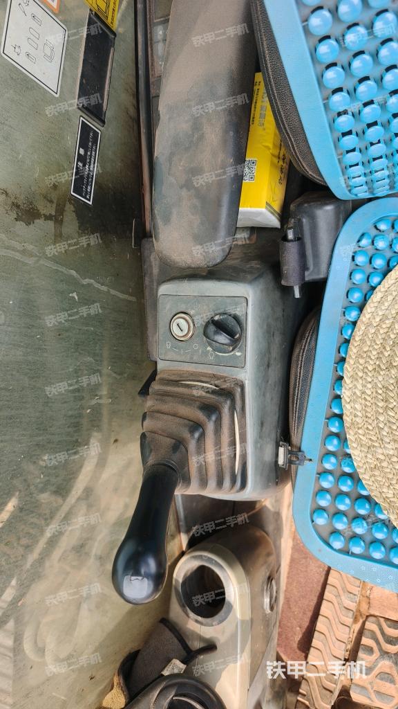 座椅右侧控制台/钥匙门/油门/含右手柄（驾驶室部分）