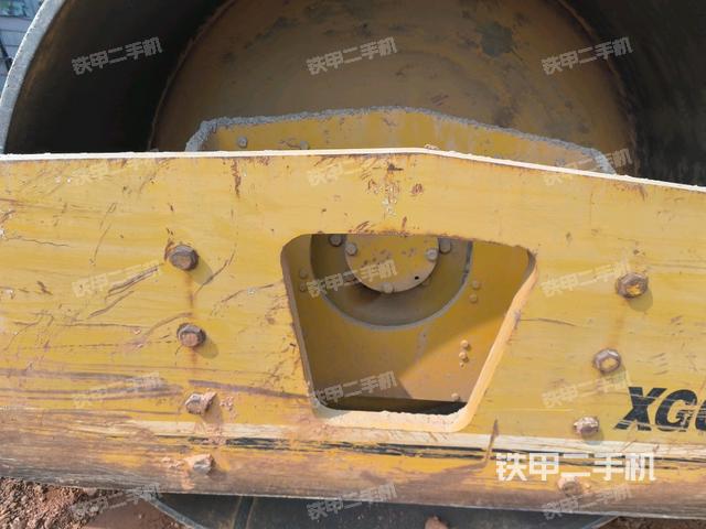 前車架正右側(cè)（壓路機前后車架）