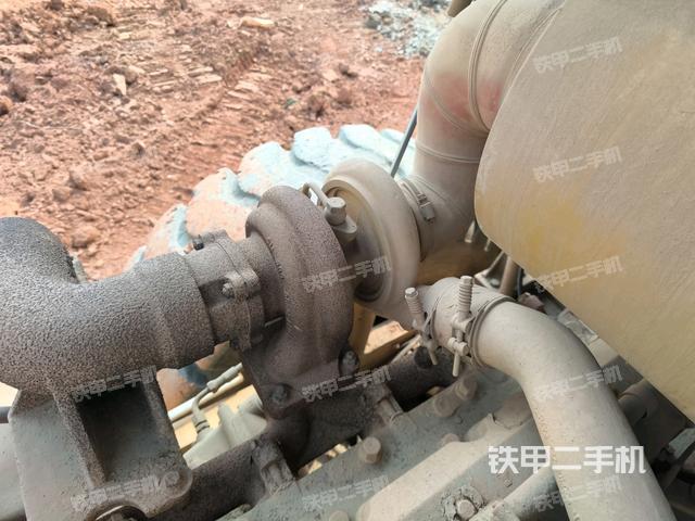 發(fā)動機艙液壓泵全景（壓路機發(fā)動機艙）