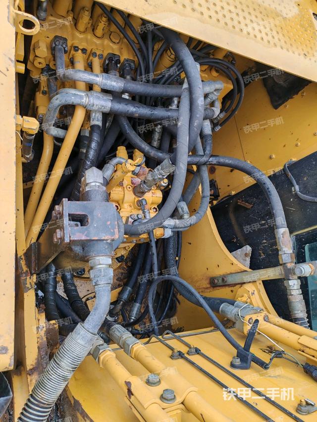 發(fā)動(dòng)機(jī)室（上車部件）