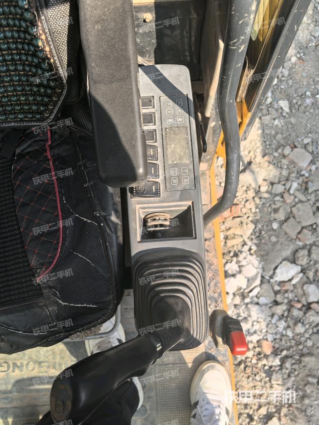 座椅左側(cè)控制臺/音響/含左手柄（駕駛室部分）