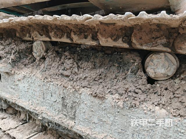 右驅(qū)動輪（行走機構(gòu)）