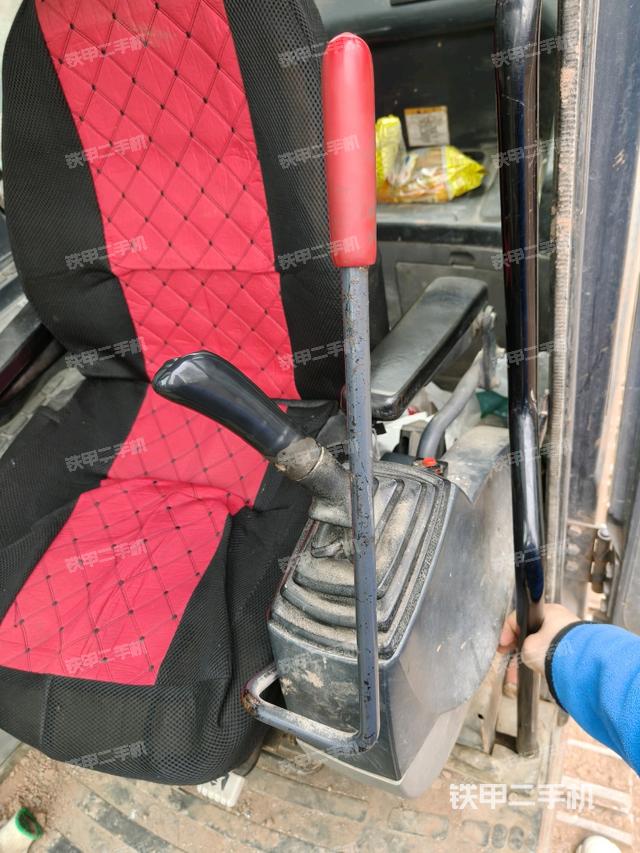 右側(cè)玻璃角標(biāo)（駕駛室部分）