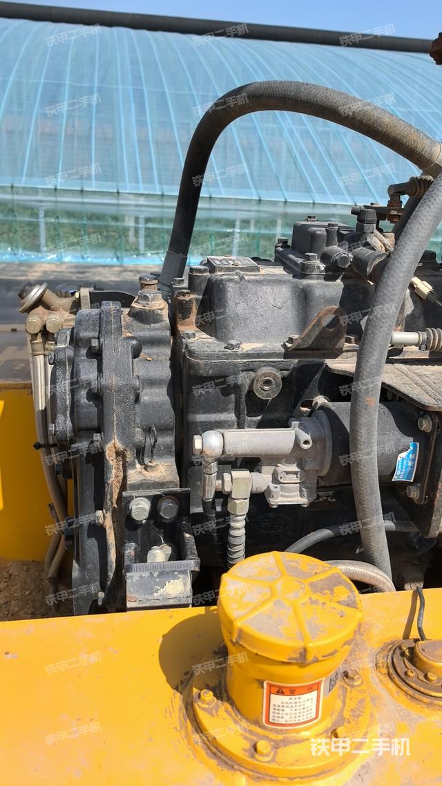 整機(jī)右側(cè)(設(shè)備外觀及核心部件) 整機(jī)右側(cè)(設(shè)備外觀及核心部件)