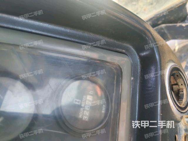 儀表盤全景(推土機駕駛室) 儀表盤全景(推土機駕駛室)