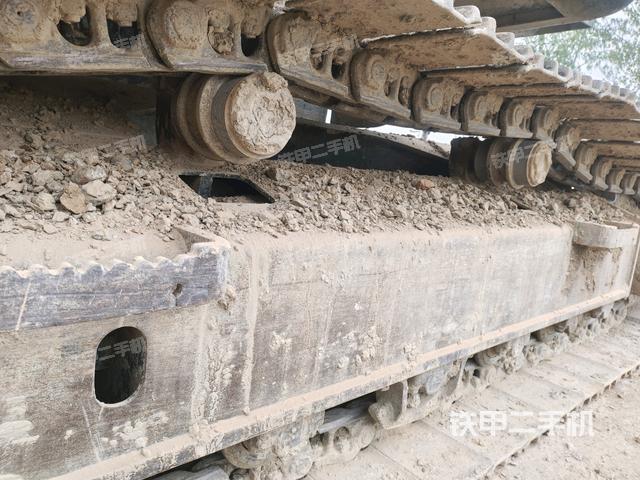 左驅(qū)動輪（行走機(jī)構(gòu)）